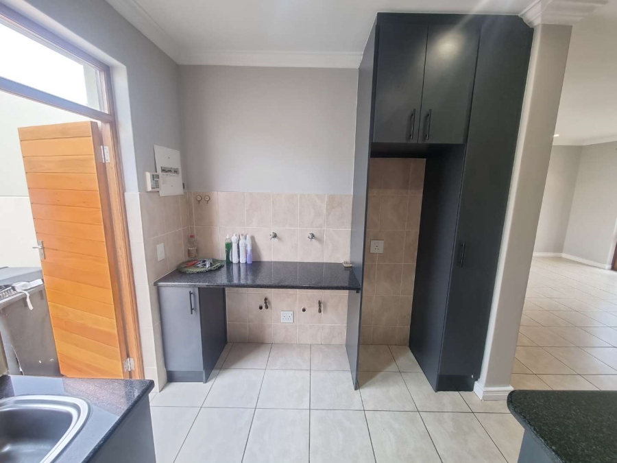 To Let 2 Bedroom Property for Rent in Royal Ascot Western Cape